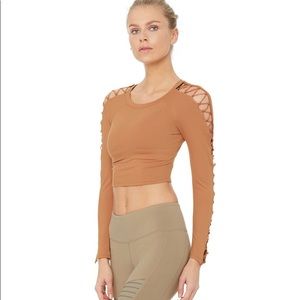 NWT ALO yoga high line long sleeved crop in Large